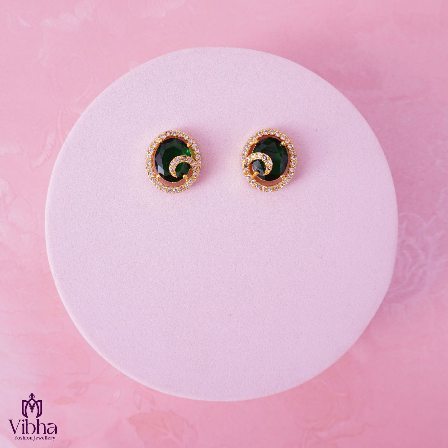 Elegant Circular CZ Earstuds
