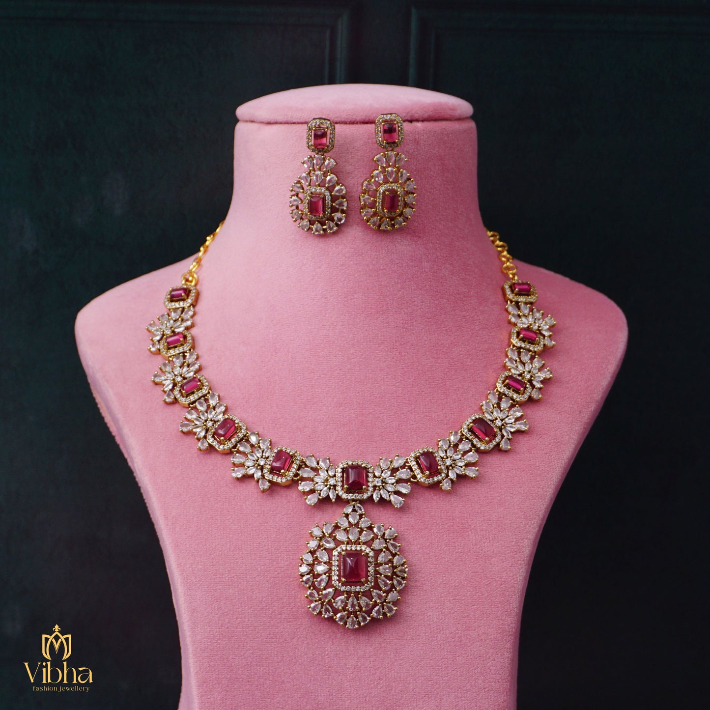 Floral Designed Necklace Set