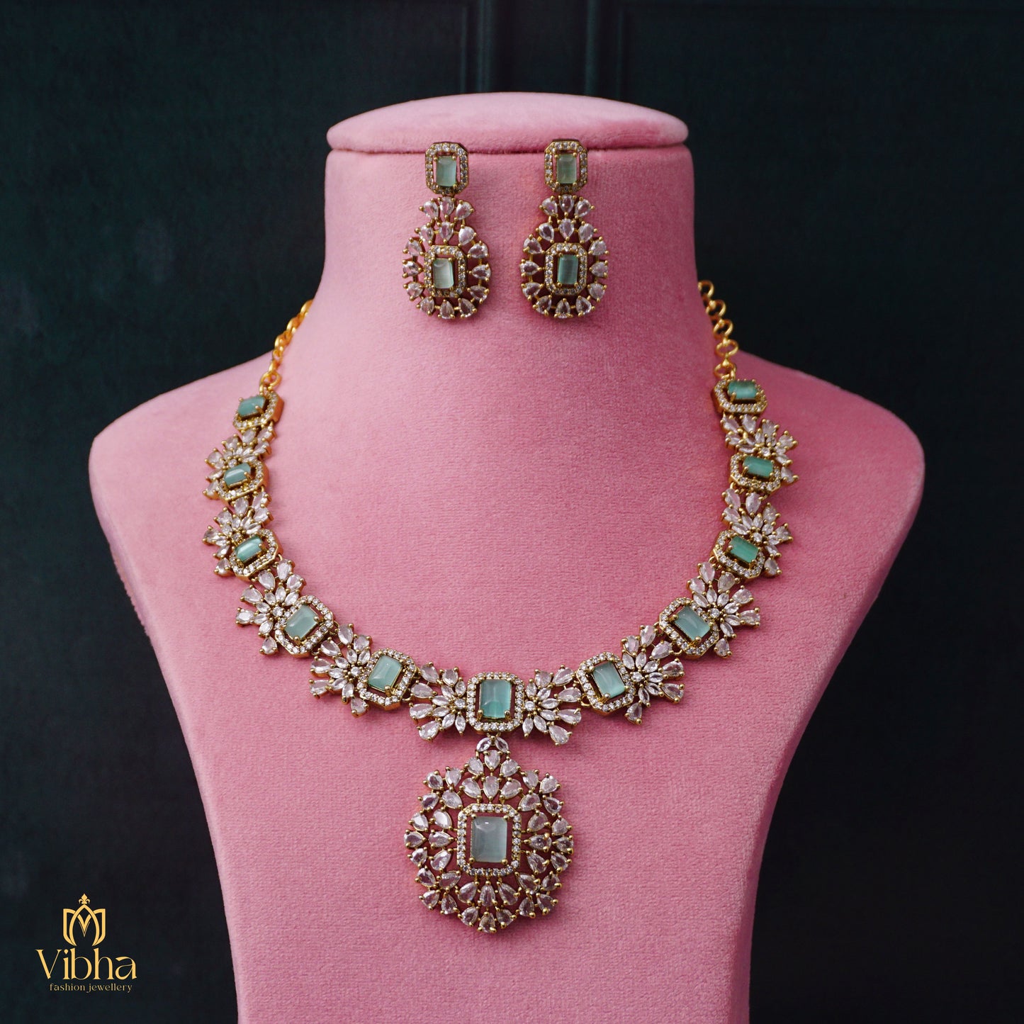 Floral Designed Necklace Set