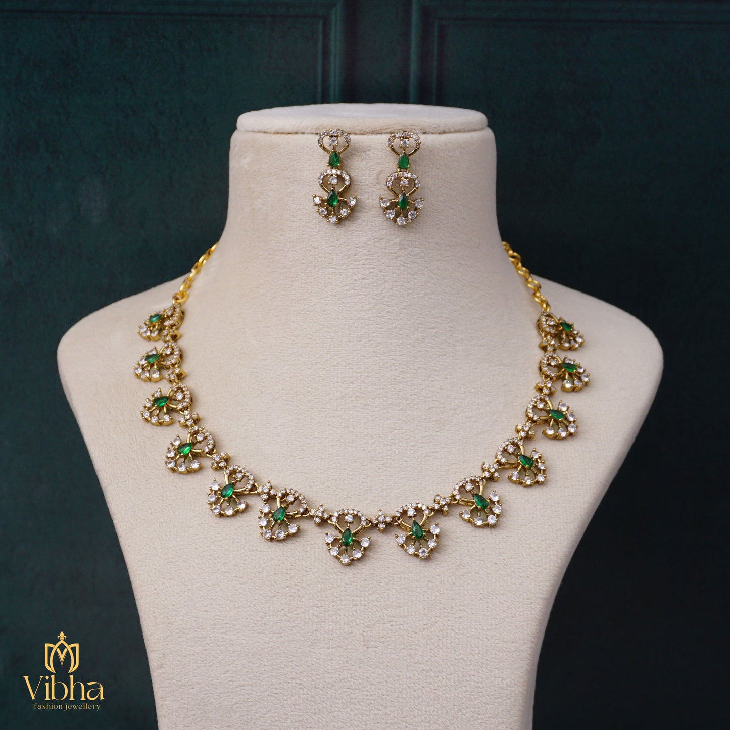 Stylish Look Necklace Set